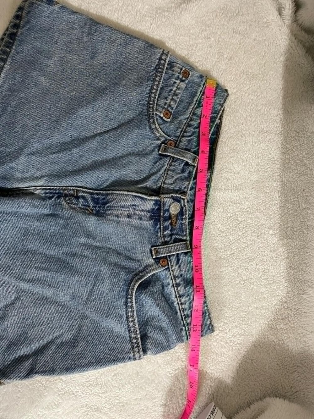 Women's Levi Denim Shorts - Picture 5 of 9